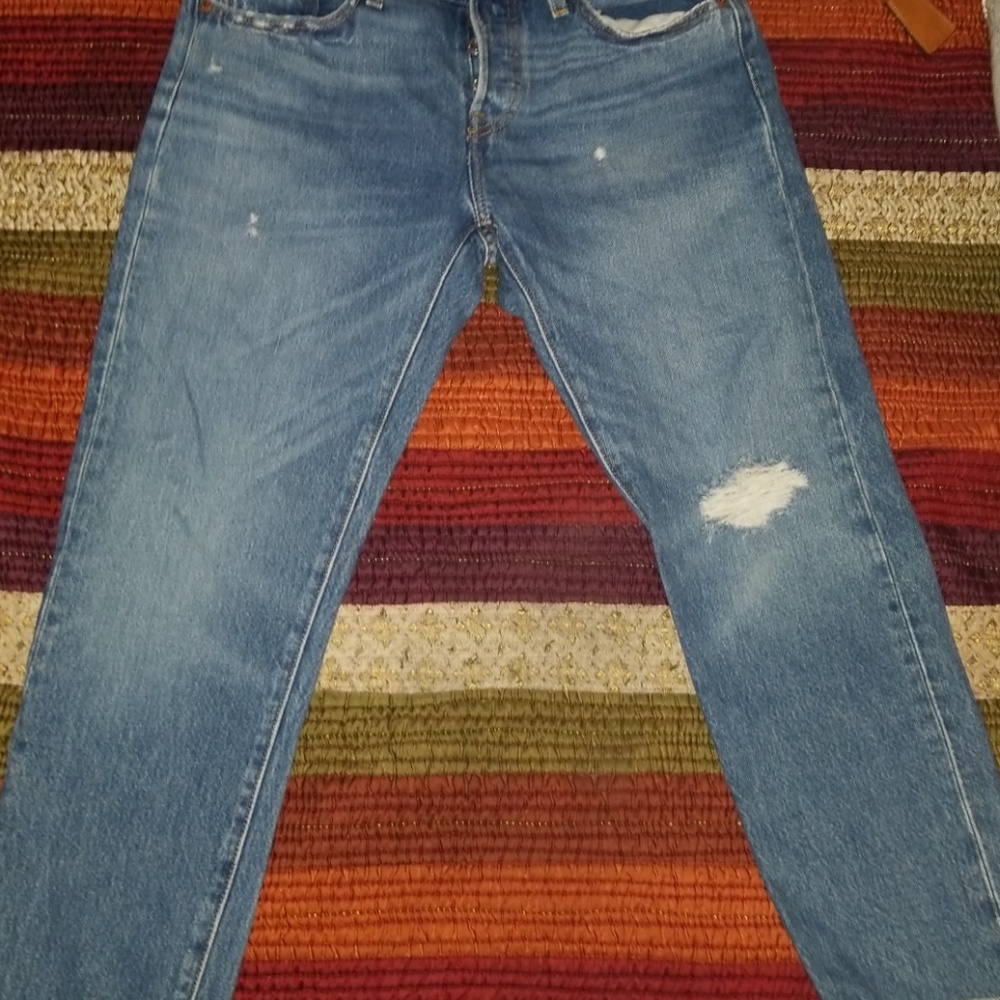 Levi 501 t button fly  true boyfriend jean